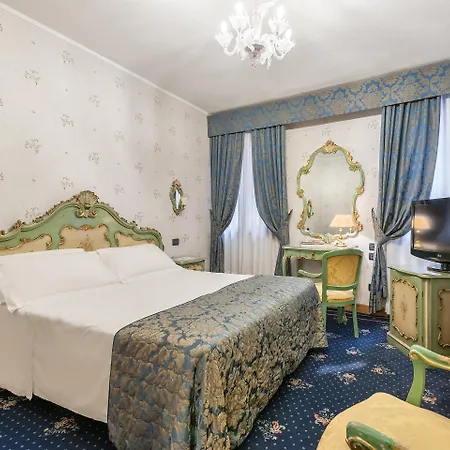 فندق Montecarlo 3*