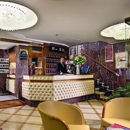 Montecarlo فندق 3*