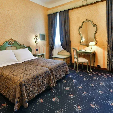 فندق Montecarlo 3*