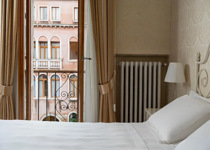 Ξενοδοχείο Montecarlo 3*