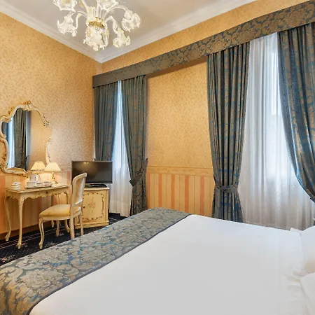 Hotel Montecarlo 3*