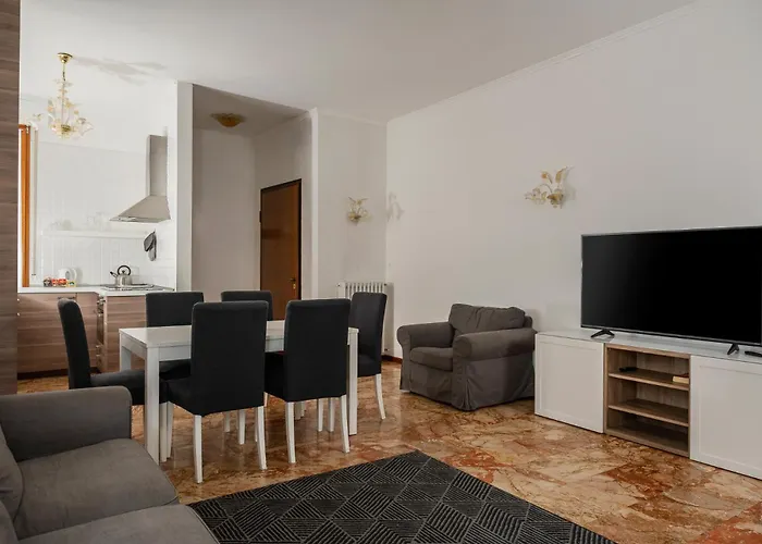 מלון Montecarlo 3*