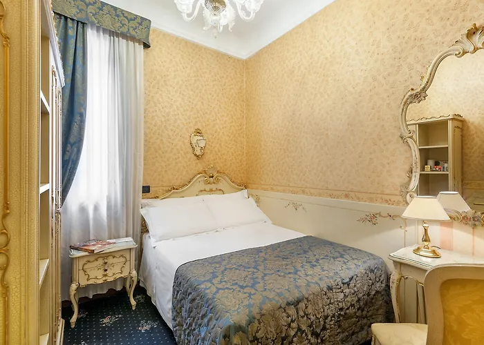 מלון Montecarlo 3*